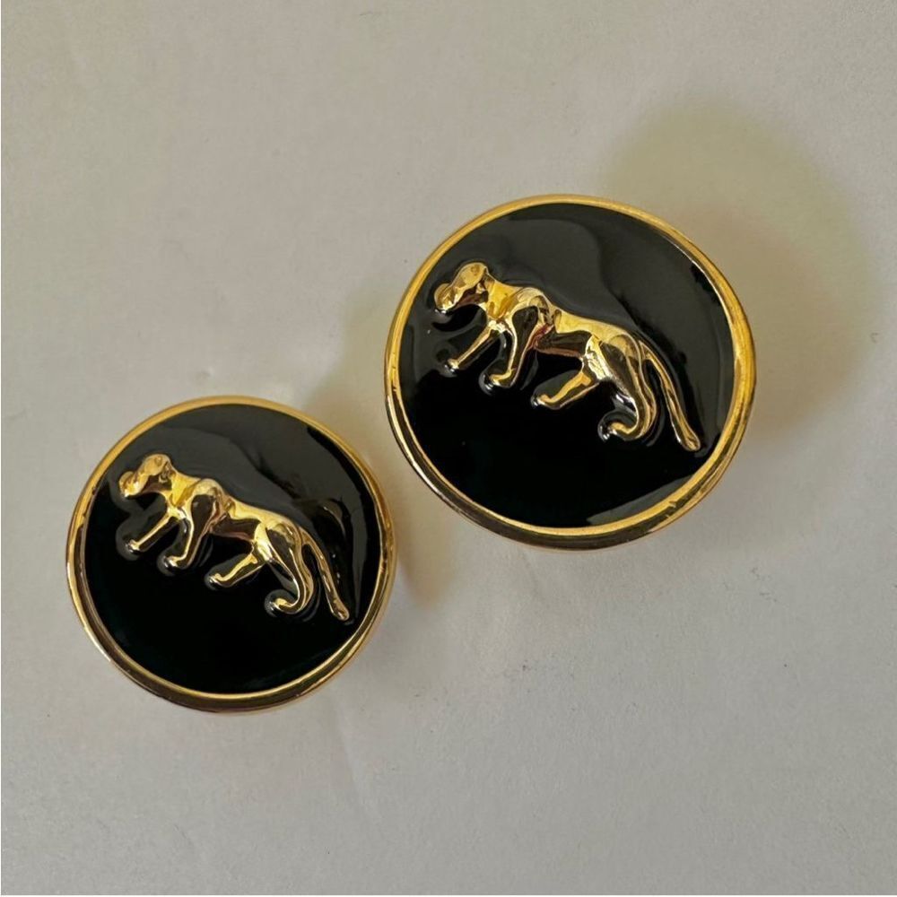 Black and gold tone leopard clip on earrings - Picture 2 of 6